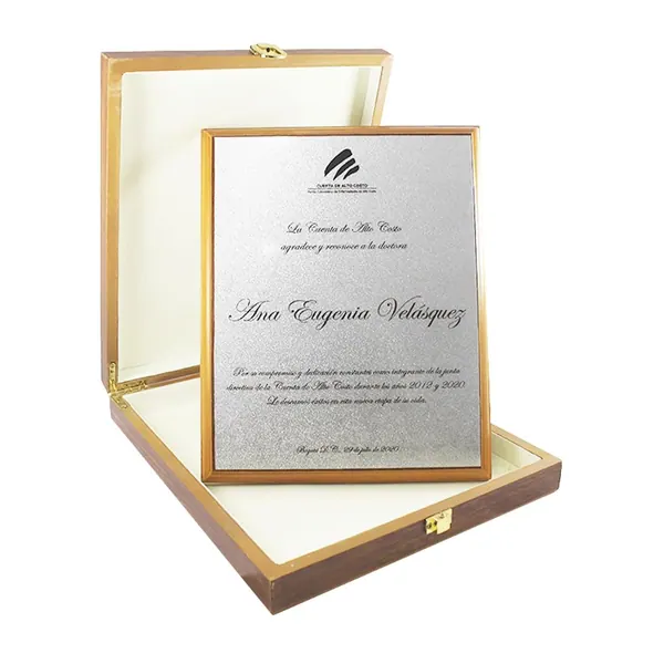 Placa de Reconocimiento en Madera con Caja 20x25cm